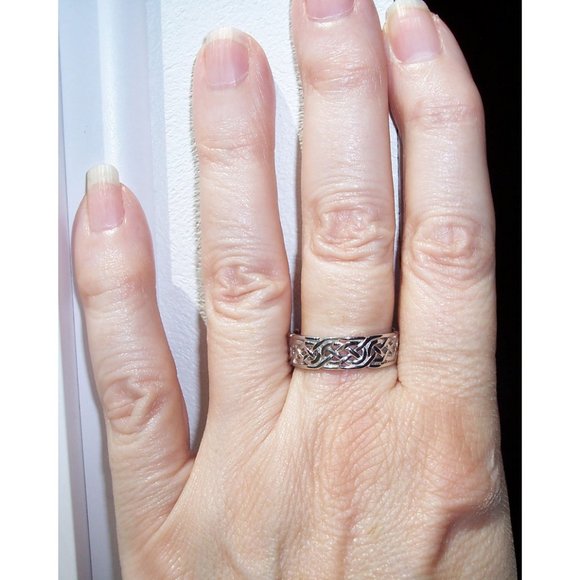 925 STERLING SILVER Celtic Irish Endless Knot Band Ring - Picture 2 of 15